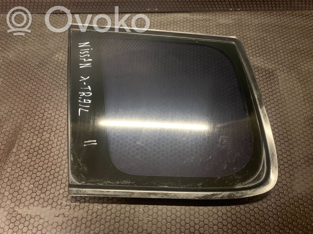 Nissan X-Trail T30 Szyba karoseryjna tylna 
