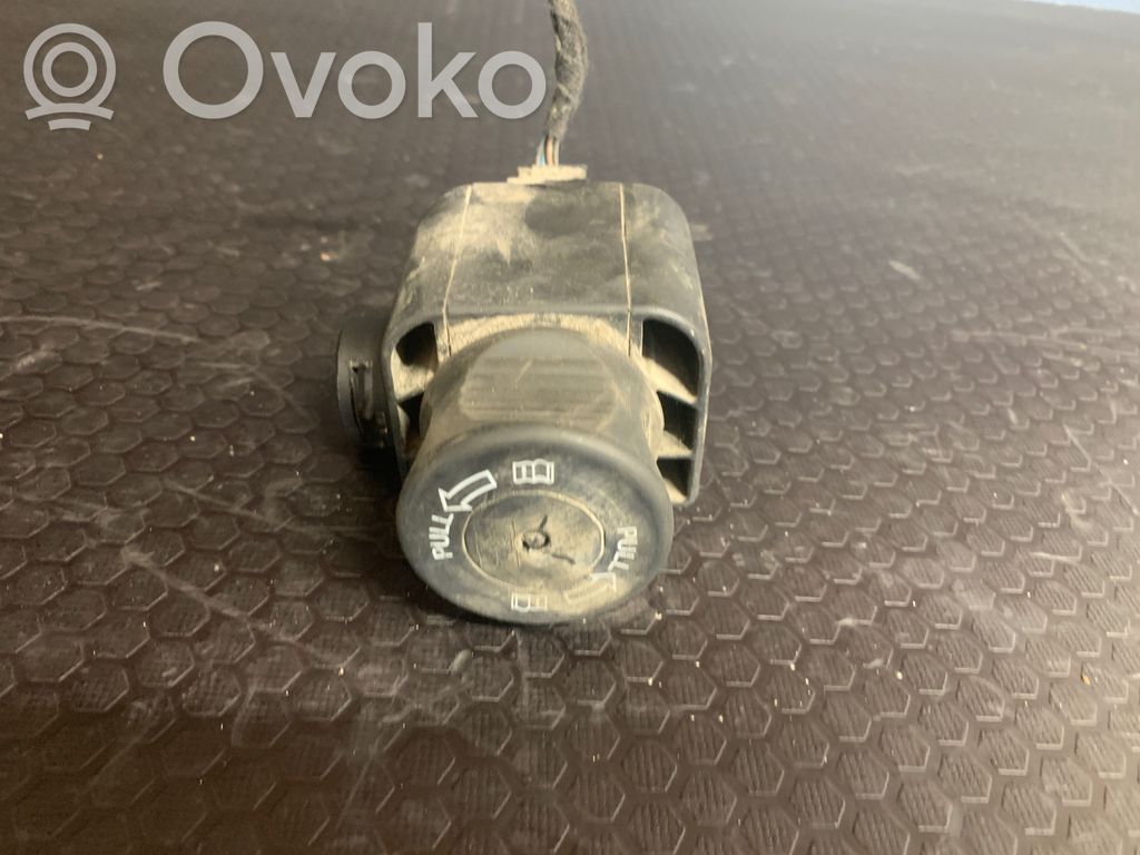 Audi A6 S6 C6 4F Przycisk chowanego haka holowniczego 
