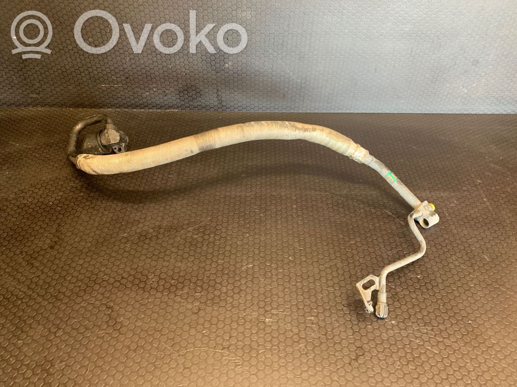 BMW 3 E46 Ilmastointilaitteen putki (A/C) 