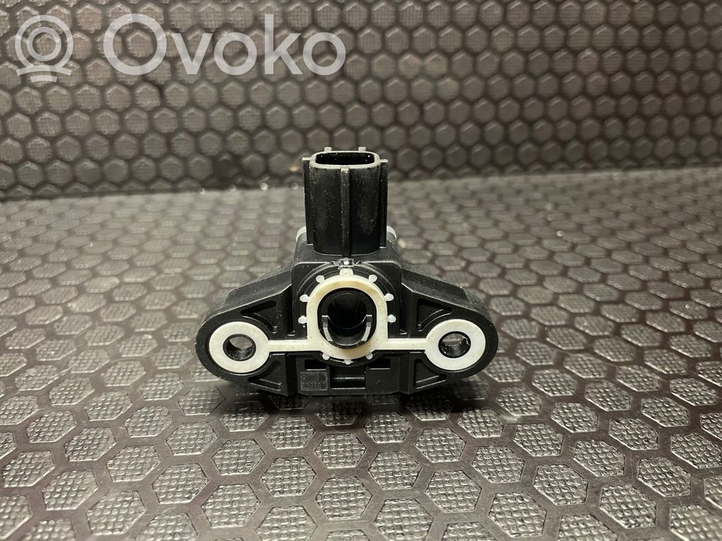 Volkswagen PASSAT B7 Senzor impact/declanșare airbag 