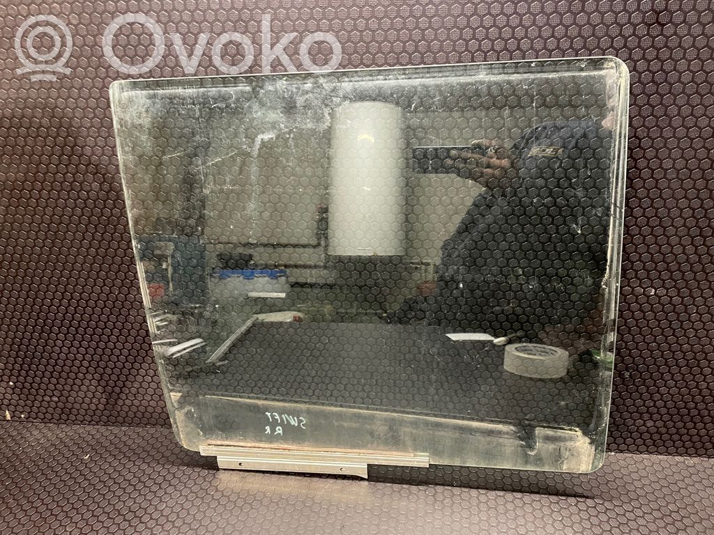 Suzuki Swift I Takaoven ikkunalasi 