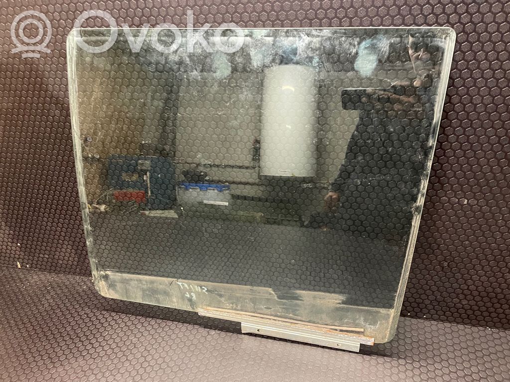 Suzuki Swift I Takaoven ikkunalasi 