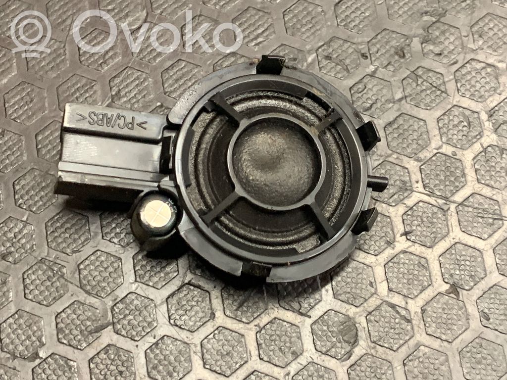 Volvo V50 Громкоговоритель (громкоговорители) в задних дверях 