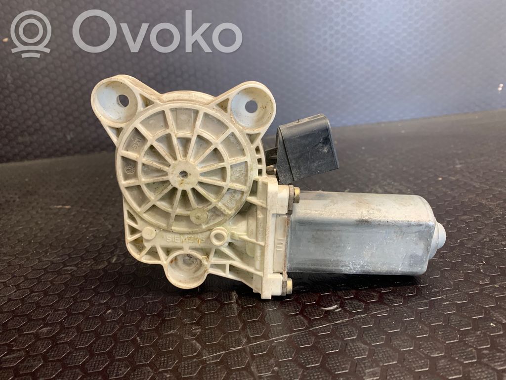 Mercedes-Benz C W203 Silnik regulatora szyby drzwi przednich 