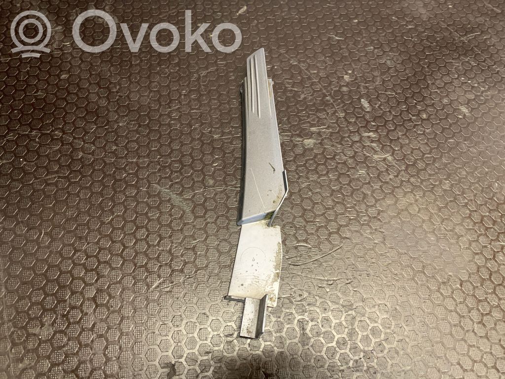 Opel Zafira B Panel wykończeniowy błotnika 