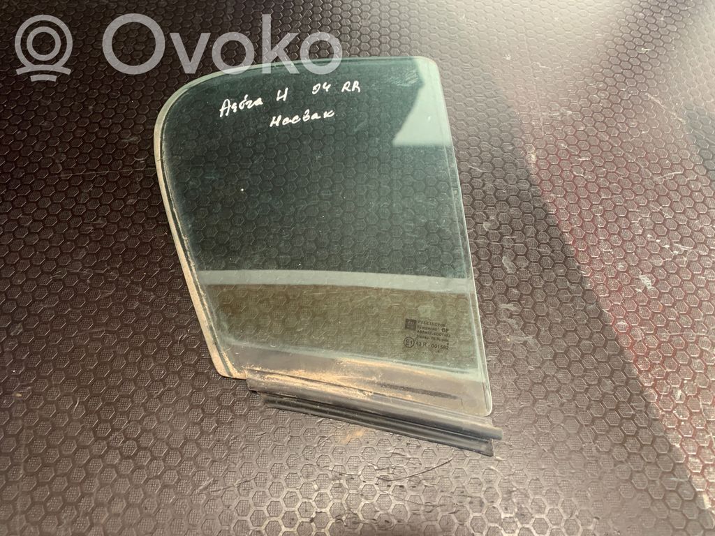 Opel Astra H Szyba karoseryjna tylna 