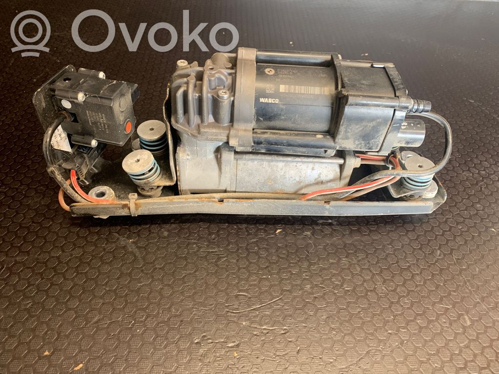 BMW 5 F10 F11 Kompresor zawieszenia tylnego pneumatycznego 