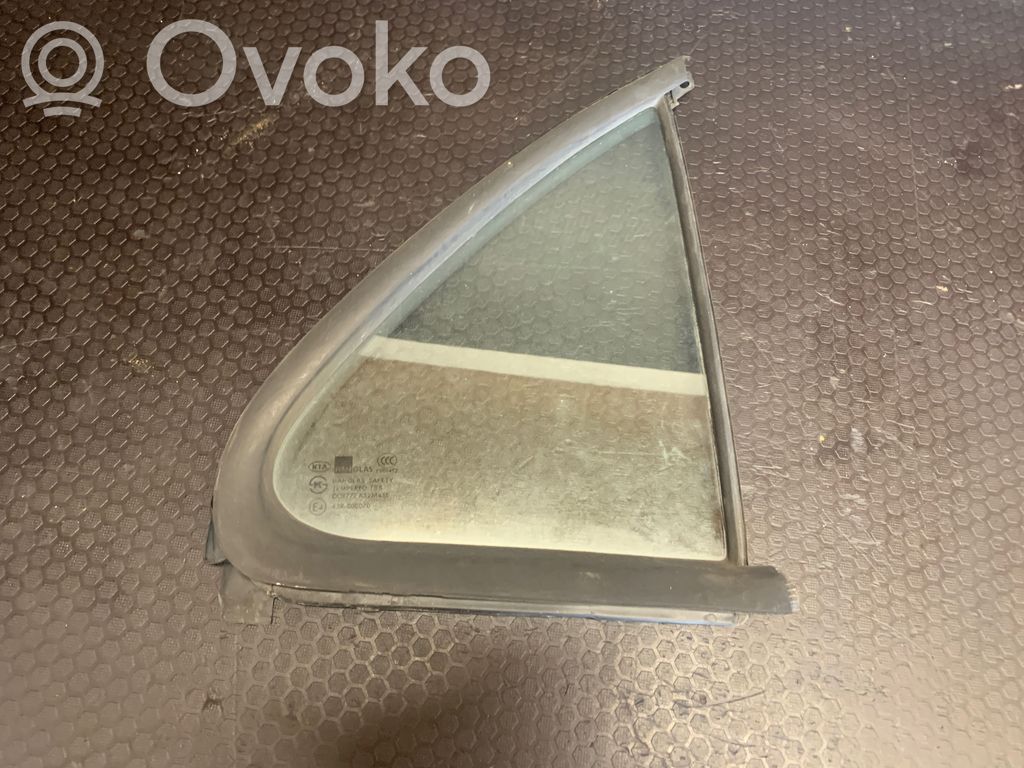 KIA Sorento Ventanilla de ventilación de la puerta trasera 