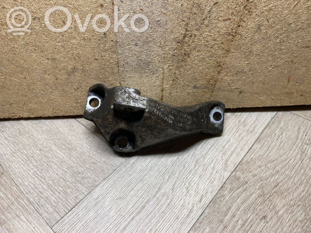 BMW 1 E81 E87 Fuel pump bracket 