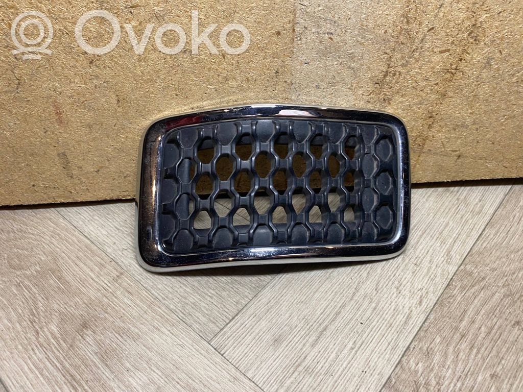 Jeep Cherokee KL Etupuskurin ylempi jäähdytinsäleikkö 