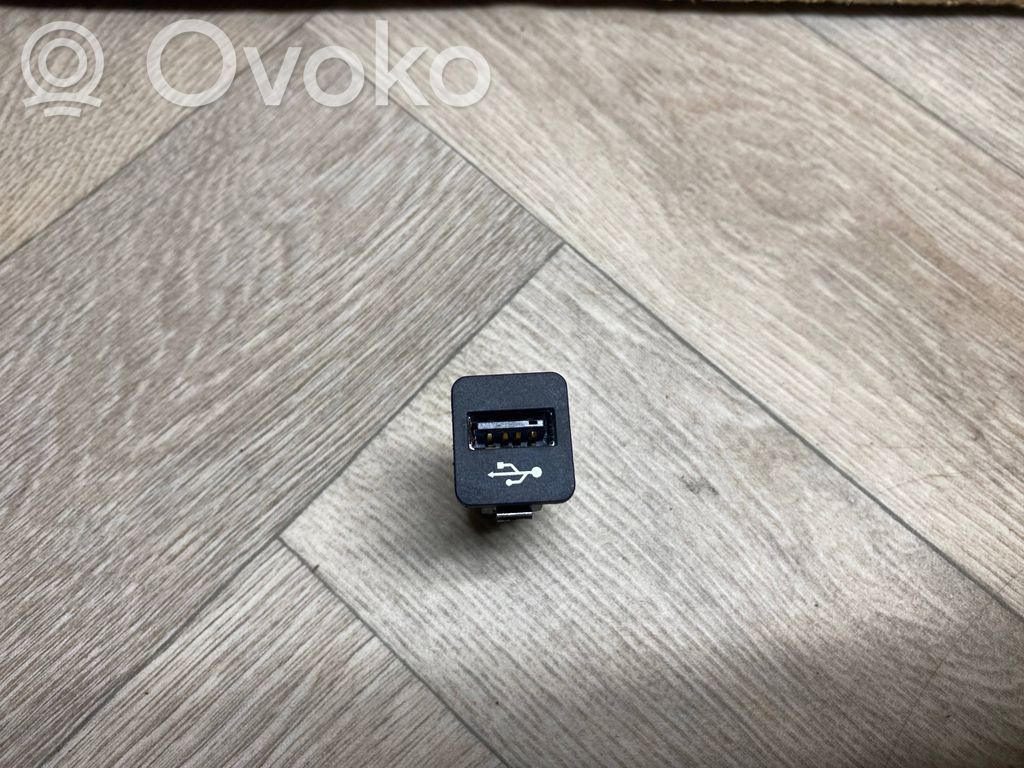 BMW 5 F10 F11 Разъем USB 