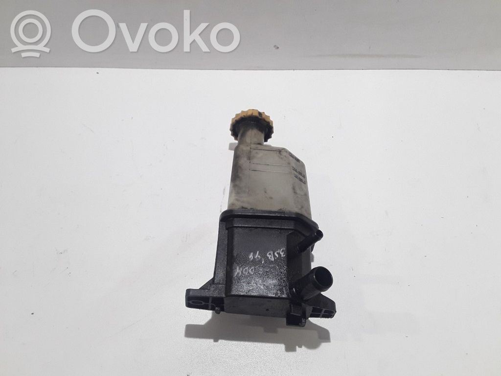 Ohjaustehostimen nestesäiliö   04772456AD