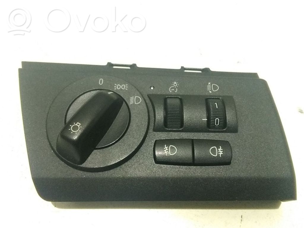 Light switch   6990191,531096811