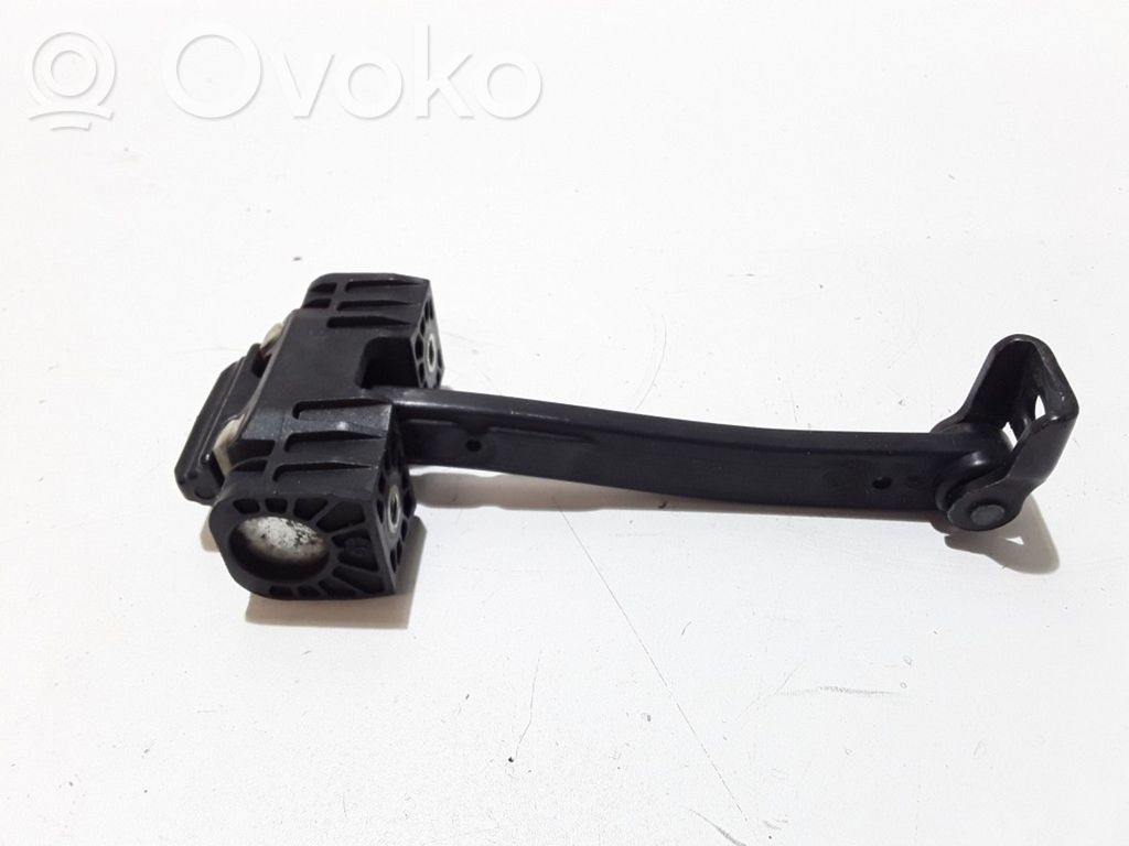 Audi A4 S4 B8 8K Takaoven pidätin 