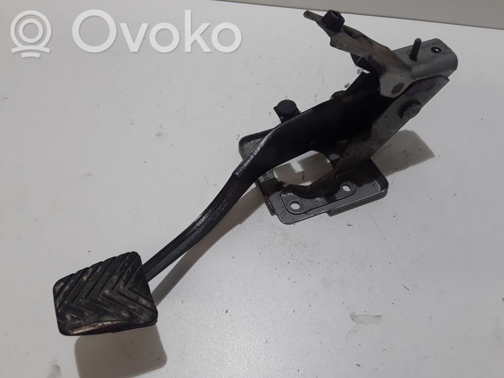 Mitsubishi Grandis Brake pedal 