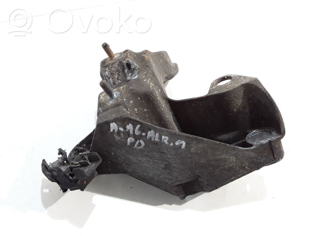 Engine mounting bracket