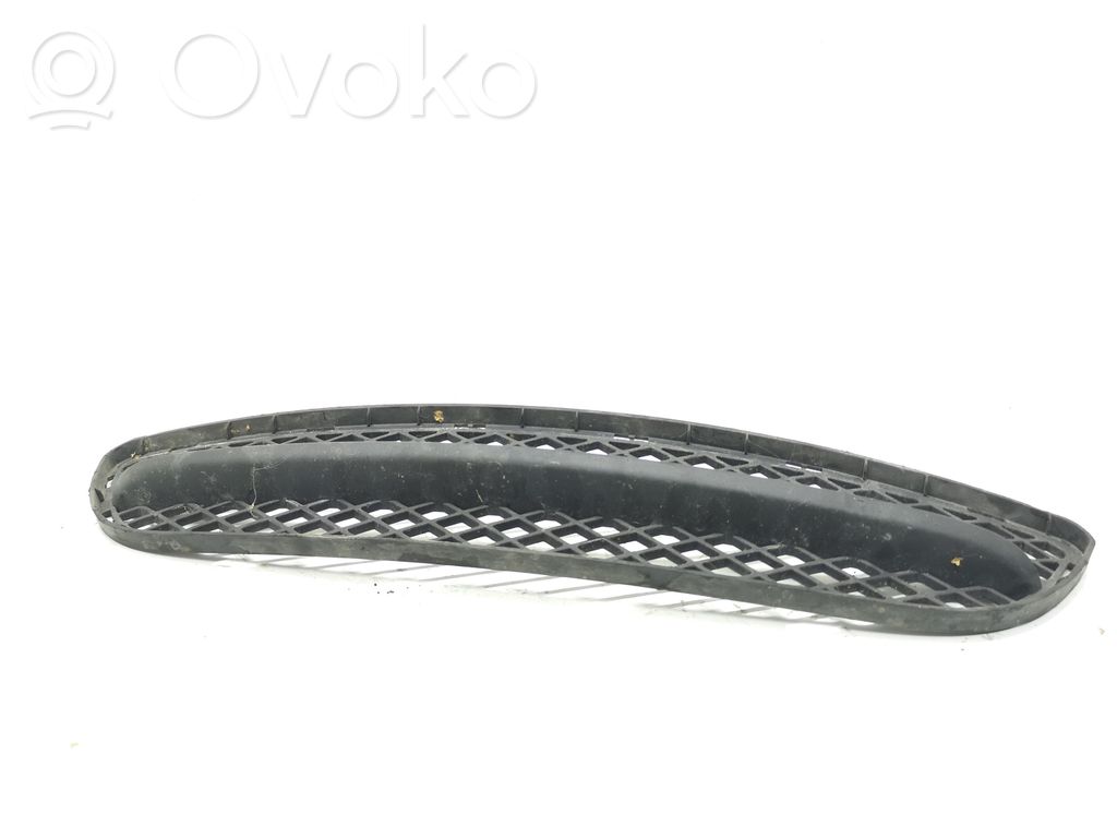 Front bumper upper radiator grill