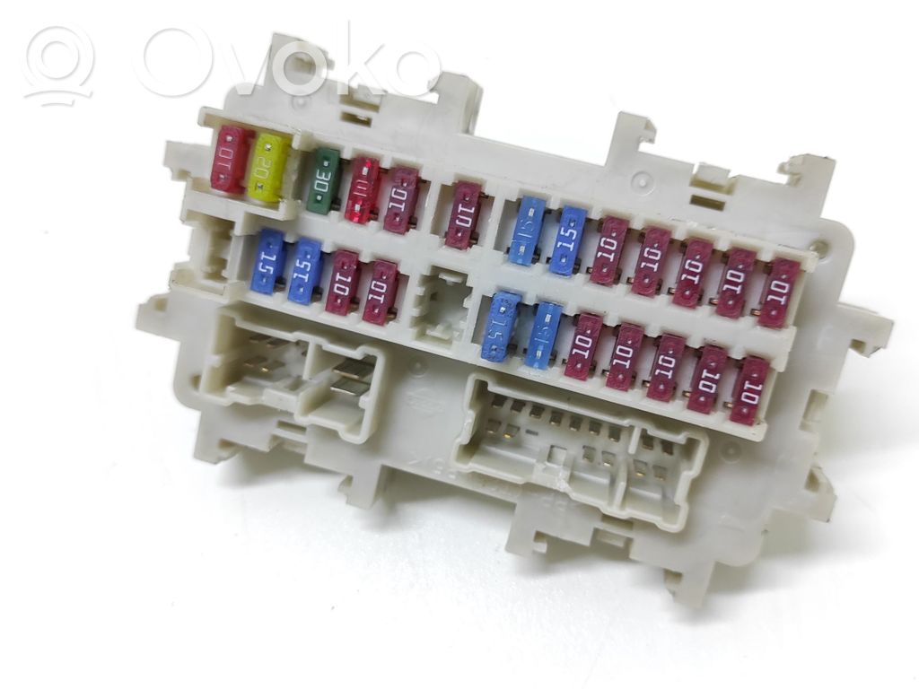 Nissan Armada (WA60) Fuse module 