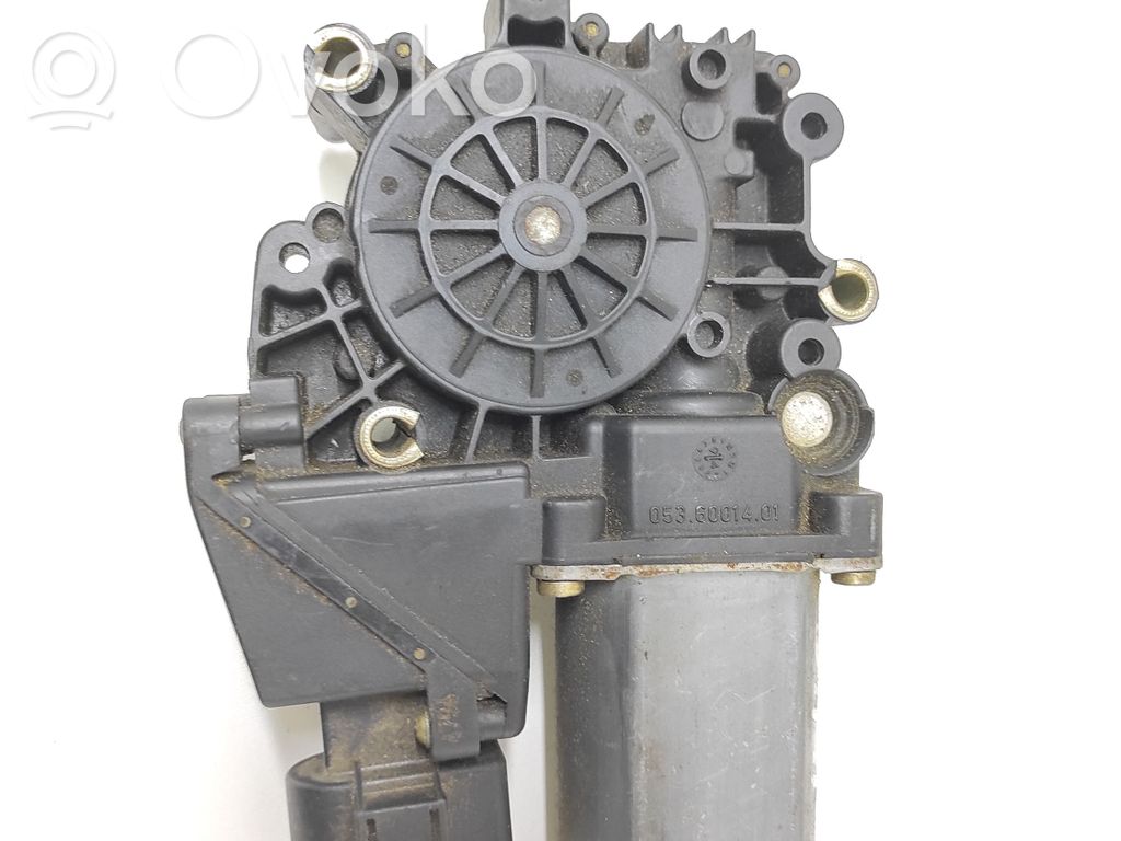 Audi A4 S4 B5 8D Silnik regulatora szyby drzwi przednich 