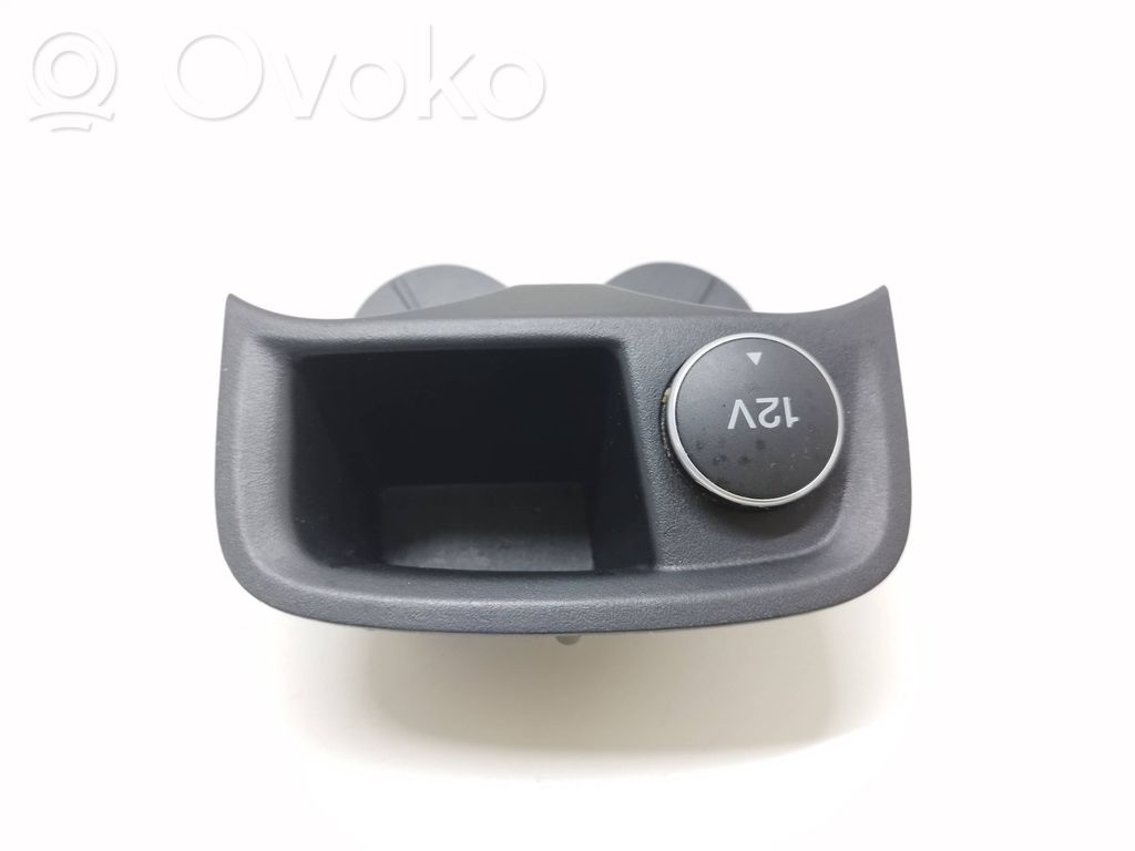 Ford Focus 12V Steckdose vorne 