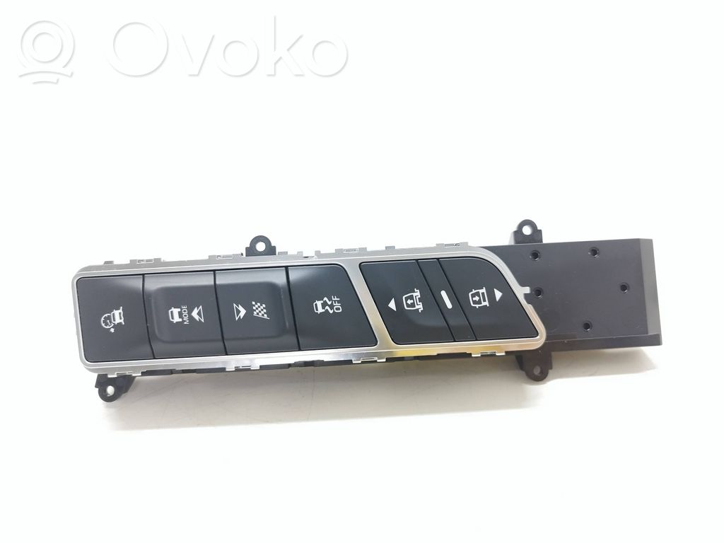 Jaguar I-Pace A set of switches 
