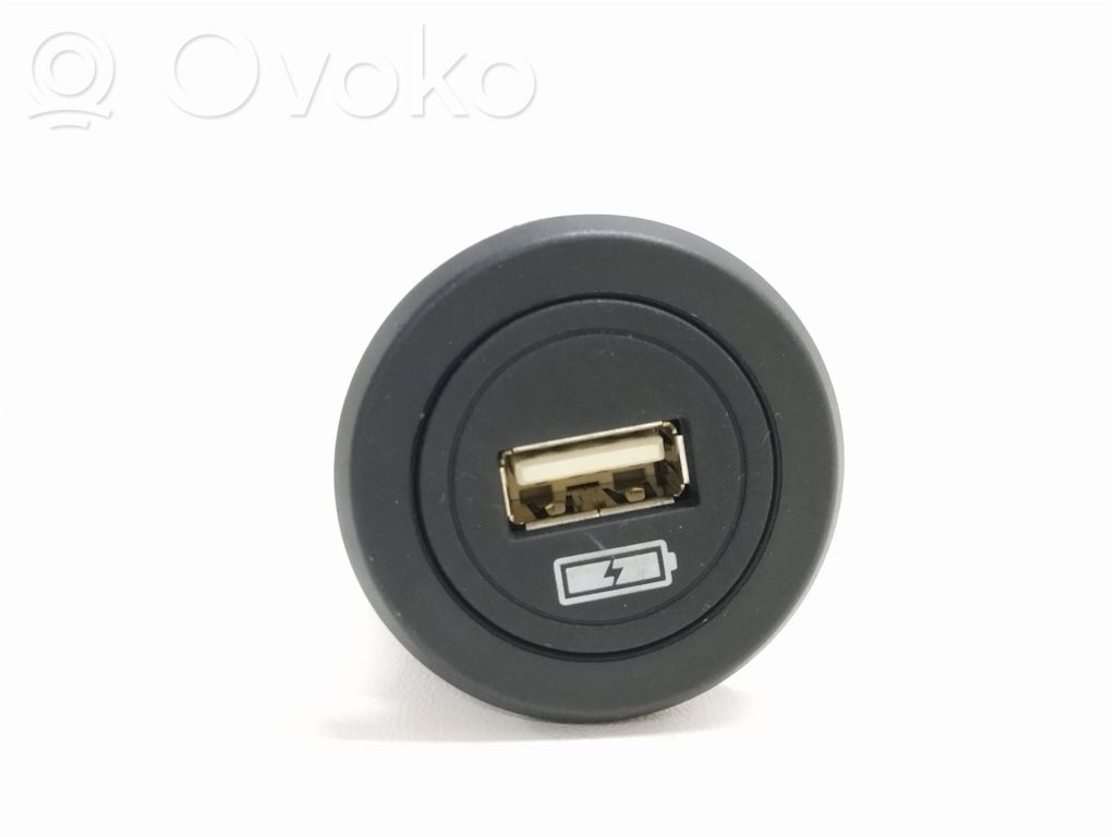 Jaguar I-Pace AUX in-socket connector 