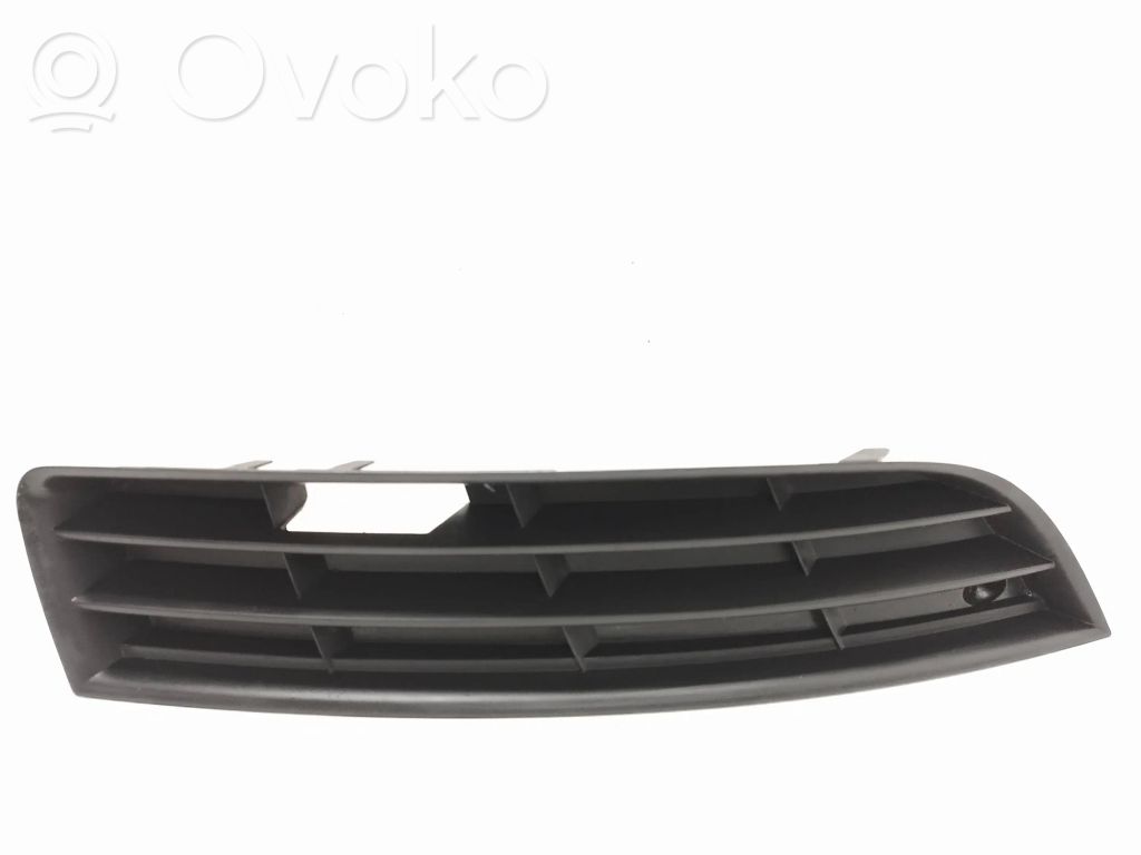Volkswagen PASSAT B6 Grille inférieure de pare-chocs avant 