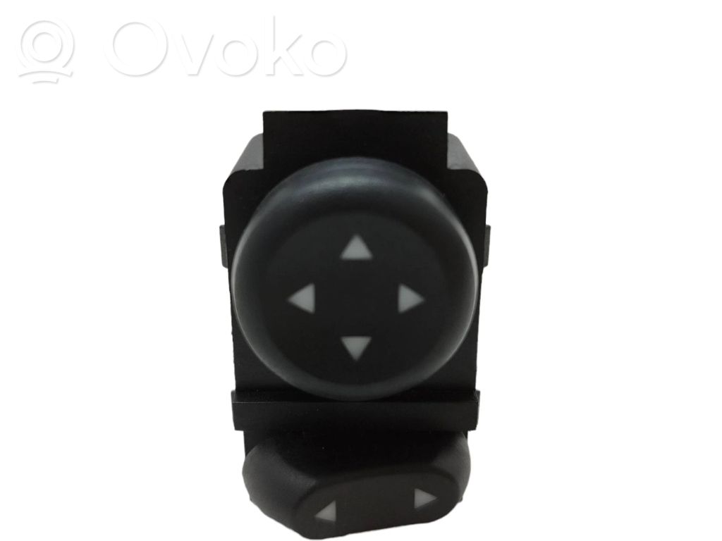 Wing mirror switch   B569
