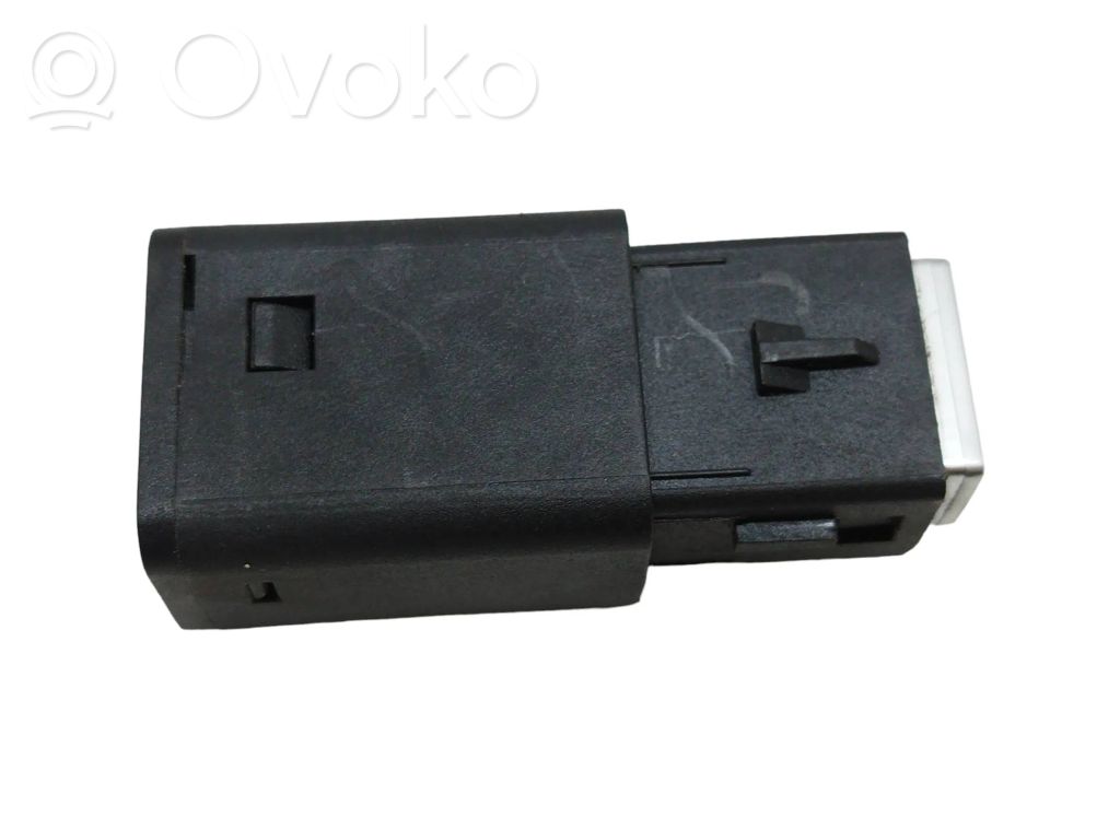 USB jungtis   9824334377,98217039DX,PLP0102477