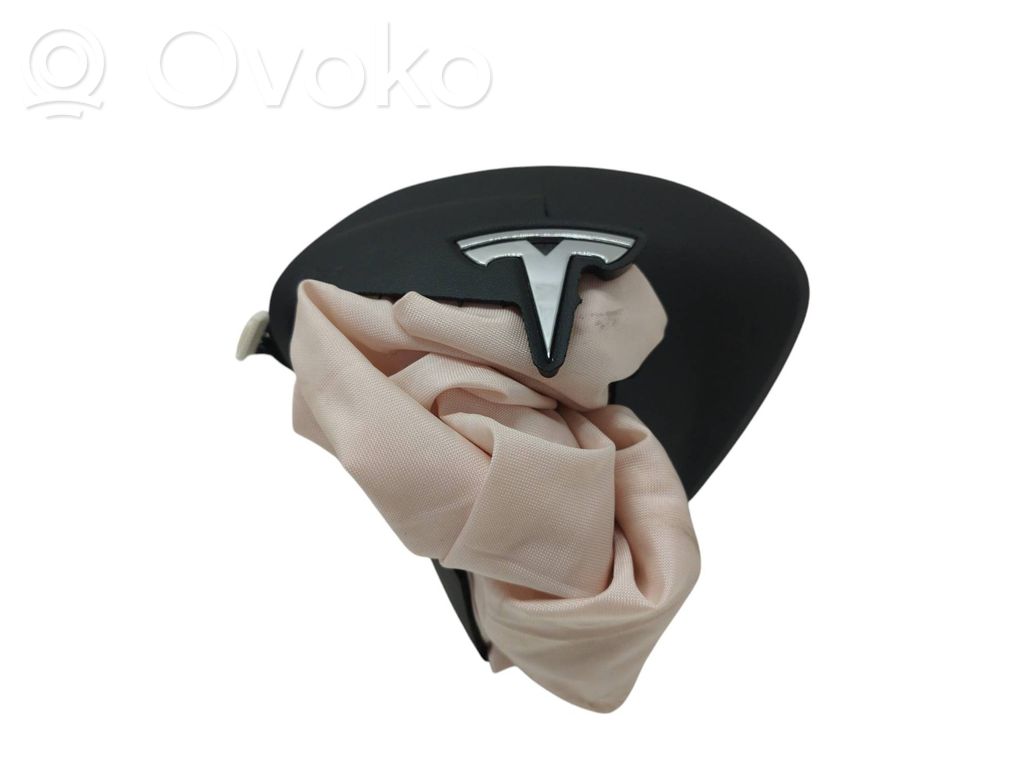 Tesla Model S Vairo oro pagalvė 