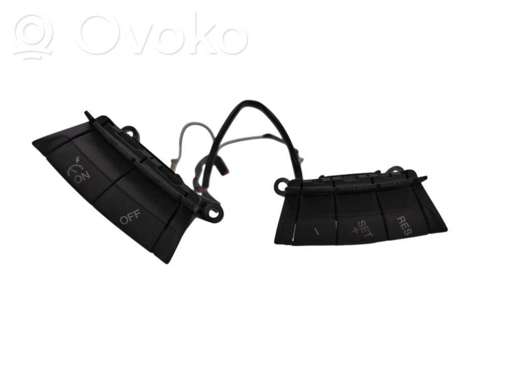 Ford Focus C-MAX Steering wheel buttons/switches 