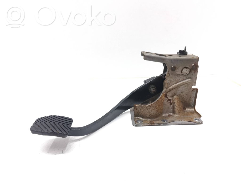 Brake pedal   V053