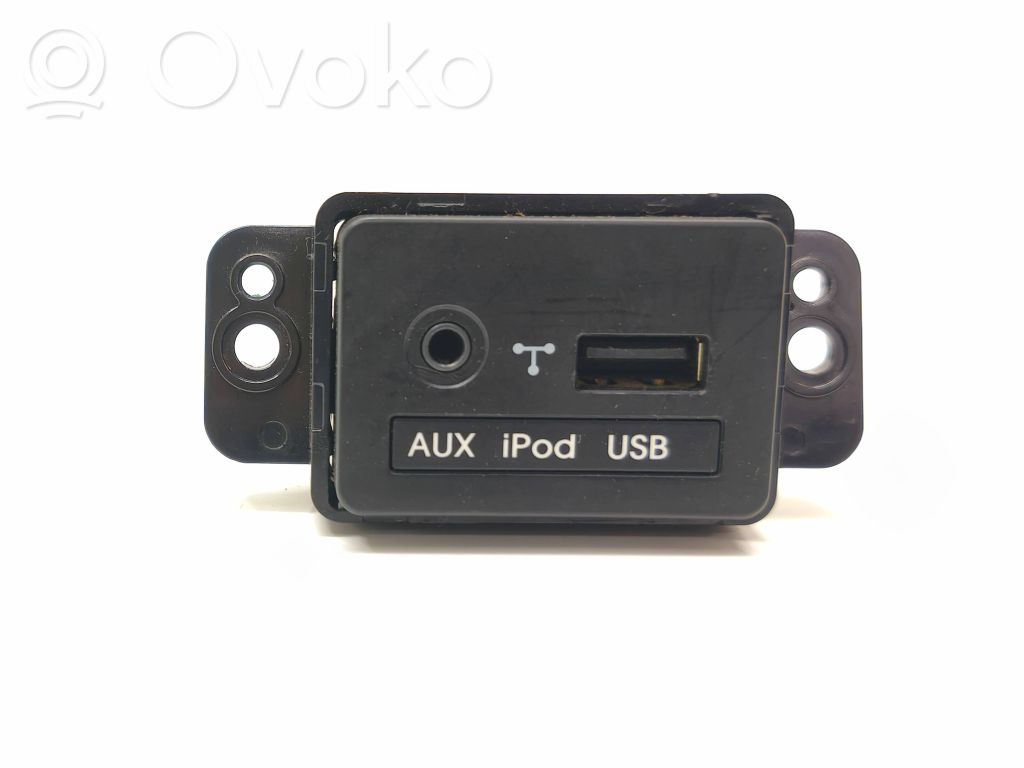 KIA Sorento USB savienotājs 