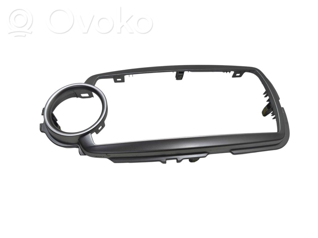 Toyota Yaris Radio/GPS head unit trim