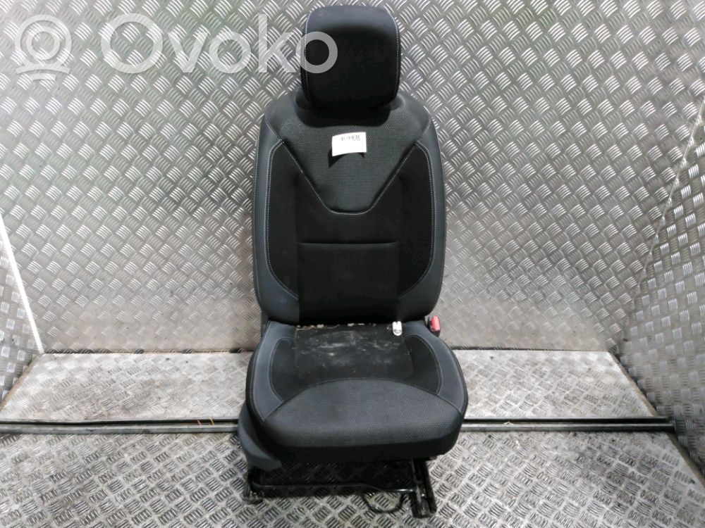 Renault Clio IV Etumatkustajan istuin 