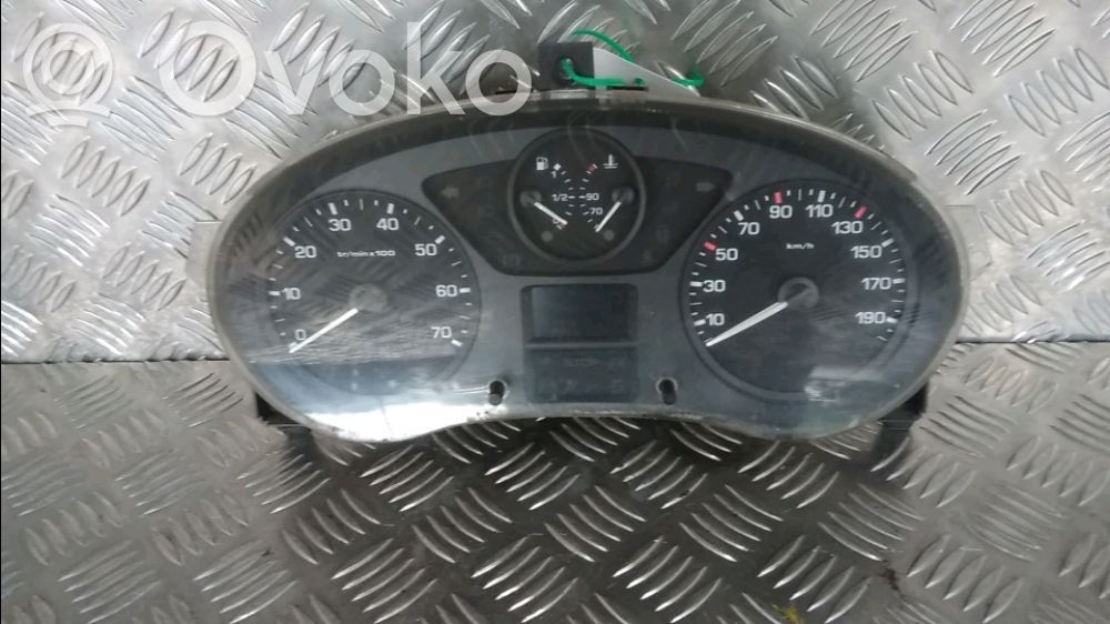 Geschwindigkeitsmesser Cockpit   9801642280