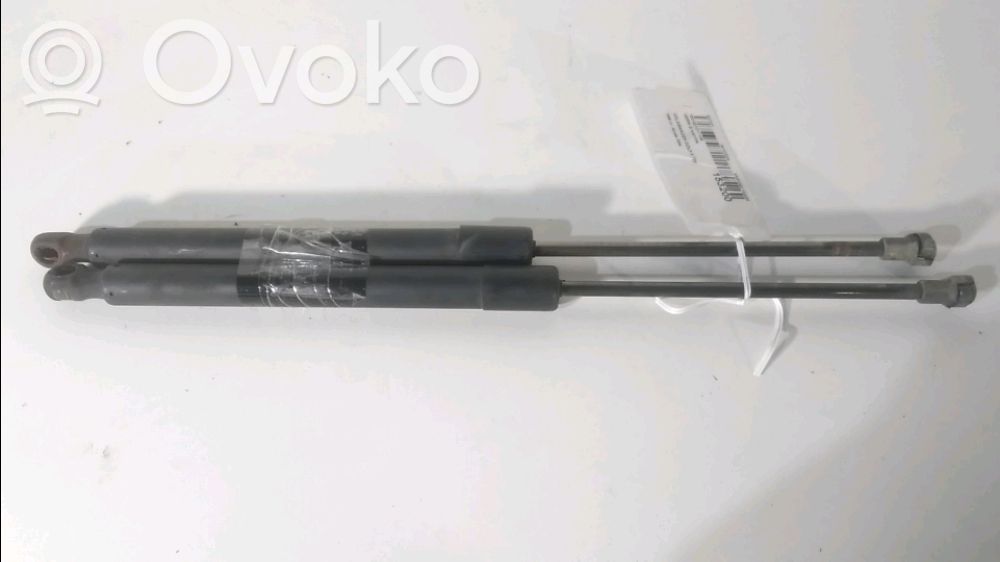 Volkswagen Golf V Vérin de capot arrière