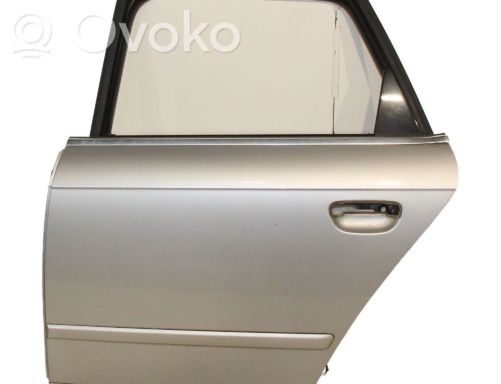 Puerta trasera   3R0833051