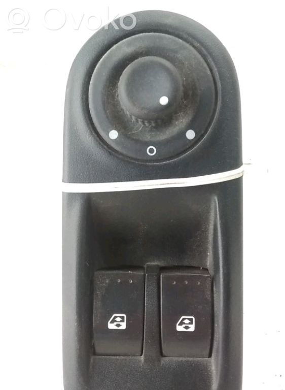 Renault Master II Przyciski szyb 