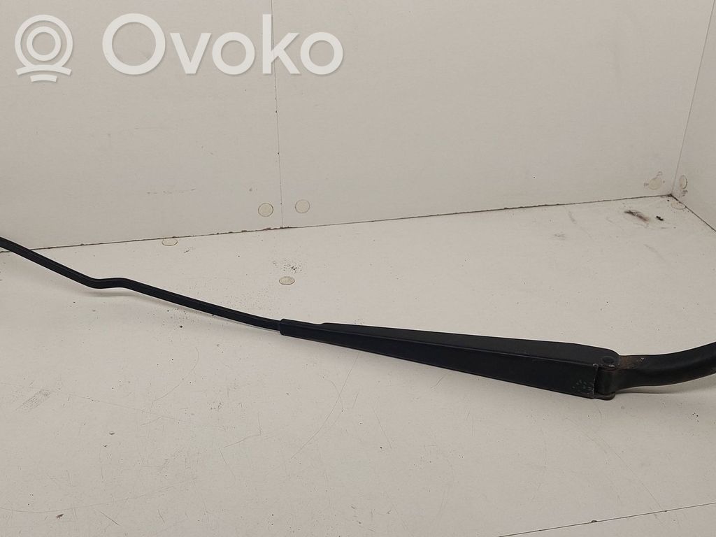 Volvo V70 Front wiper blade arm 