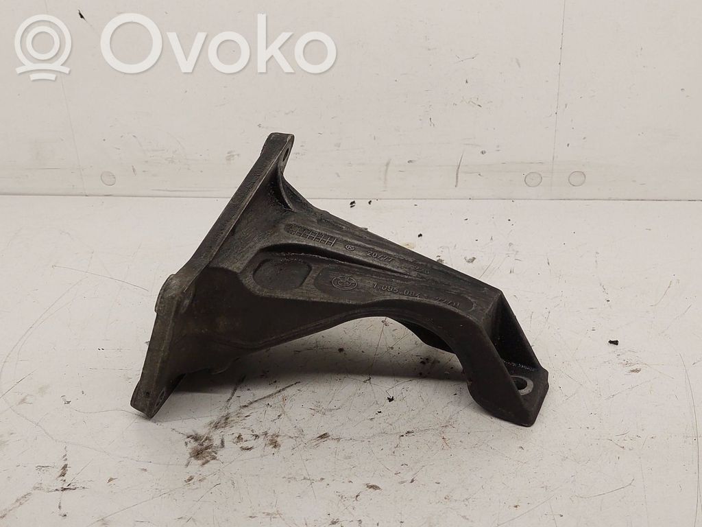 BMW 3 E46 Engine mounting bracket 