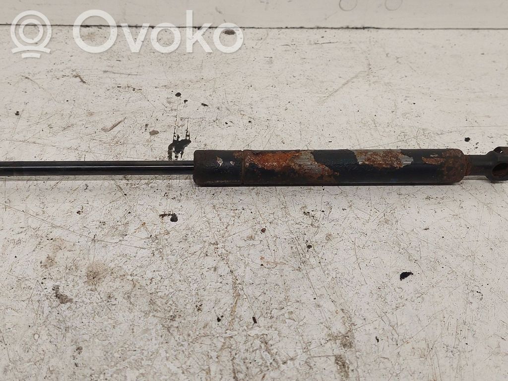 BMW 5 E39 Bagāžnieka amortizators 