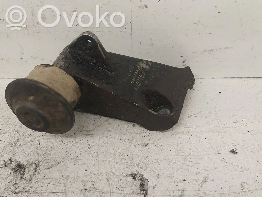 Audi A6 S6 C4 4A Engine mounting bracket 
