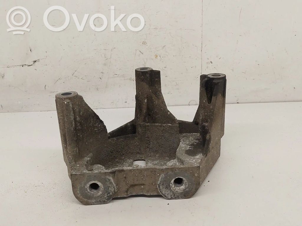 Opel Corsa D Engine mounting bracket 
