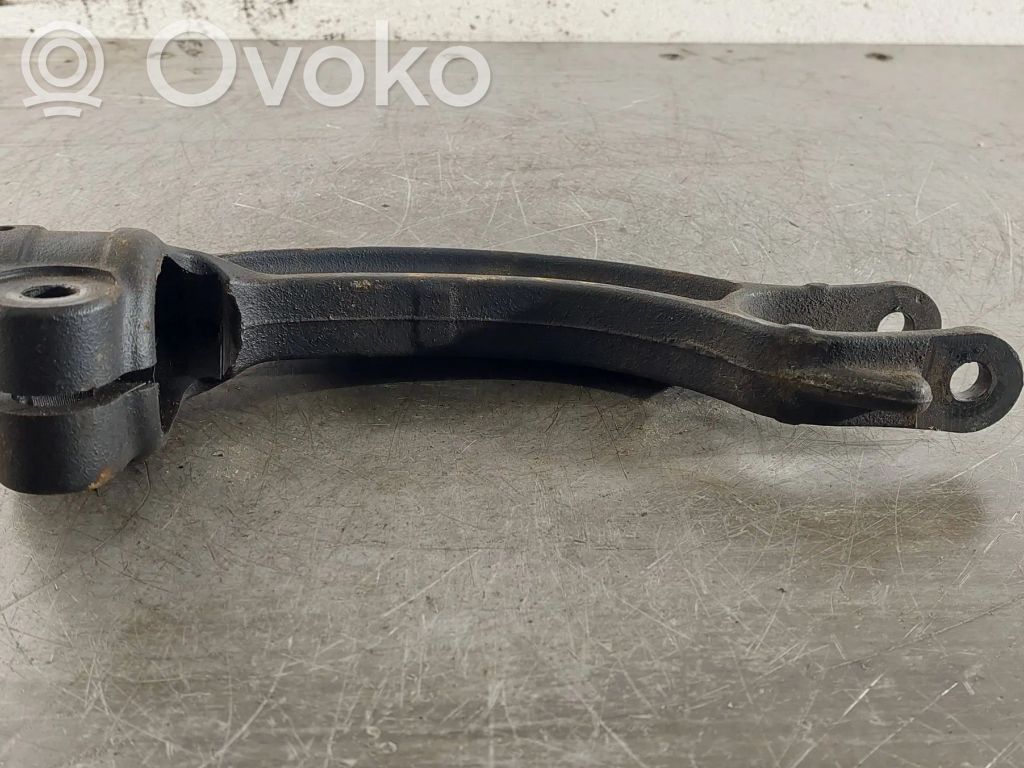 Audi A4 S4 B8 8K Mocowanie / Wspornik dolny amortyzatora osi przedniej 