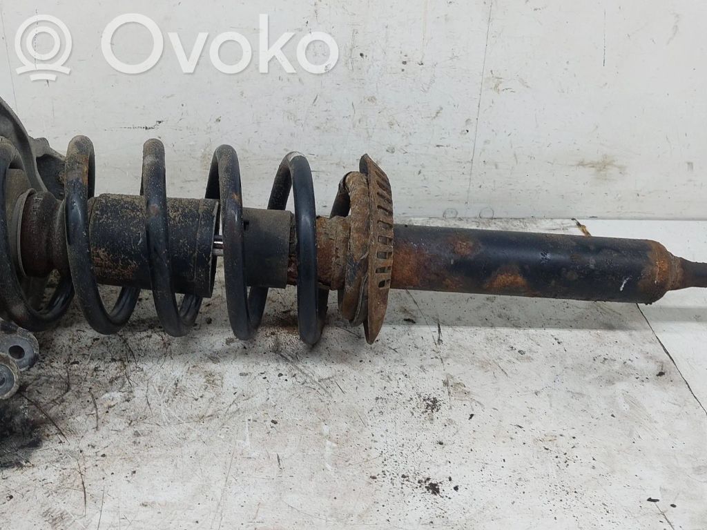 Audi A4 S4 B5 8D Priekšpusē amortizators ar atsperi 