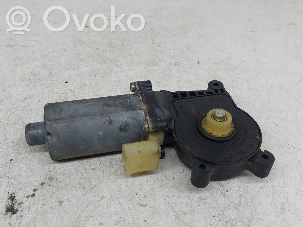 BMW 3 E46 Aizmugurē loga pacēlāja motoriņš 