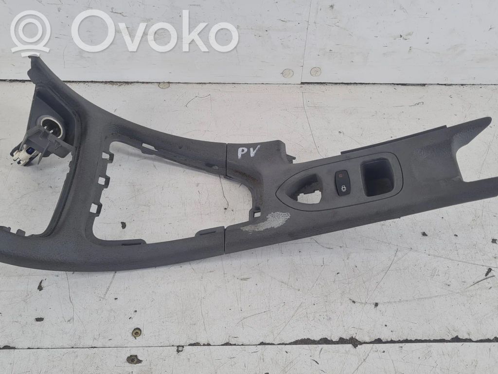 Renault Laguna II Pavarų perjungimo svirties apdaila (plastikinė) 