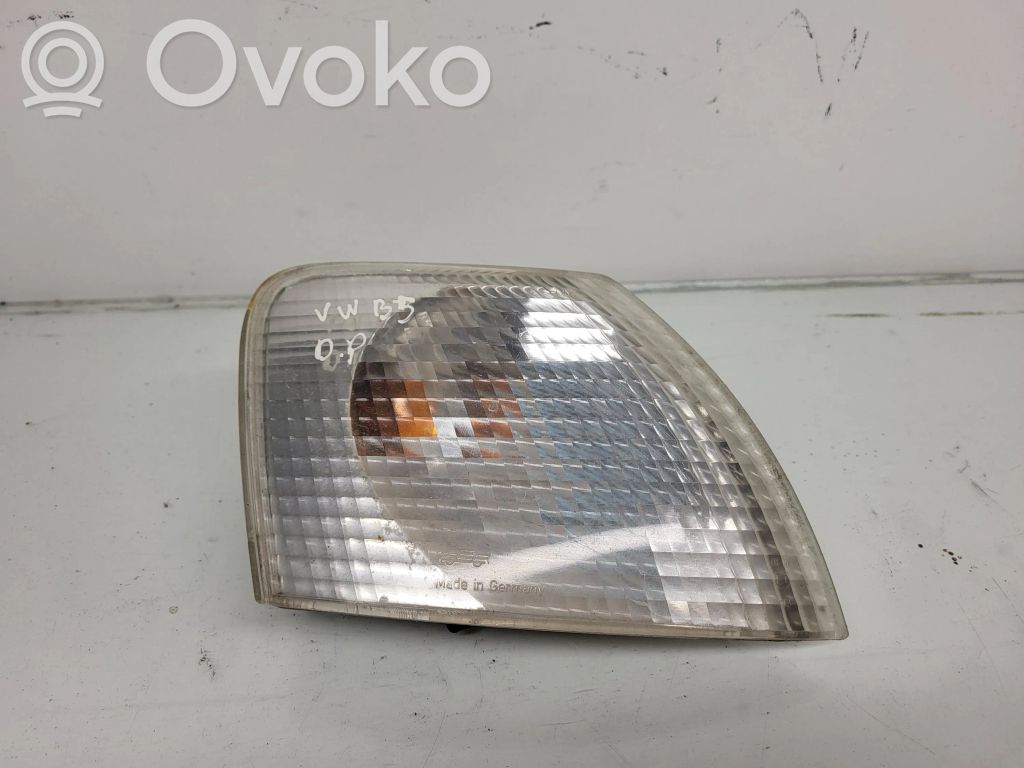 Volkswagen PASSAT B5 Kierunkowskaz przedni 