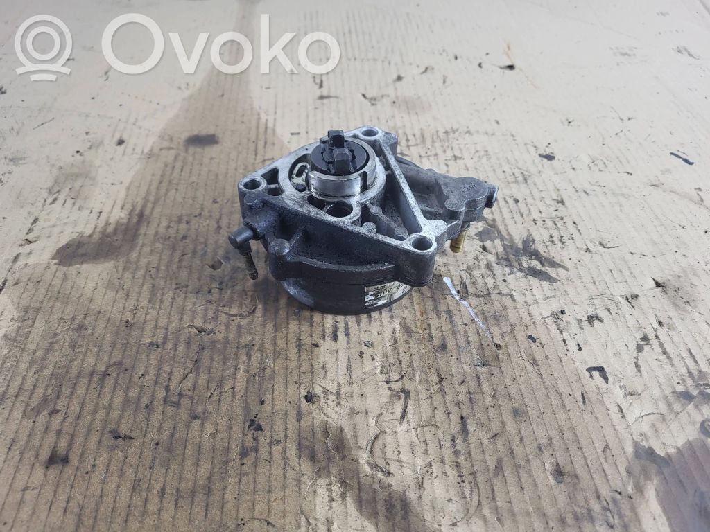 Opel Zafira B Vacuum pump 